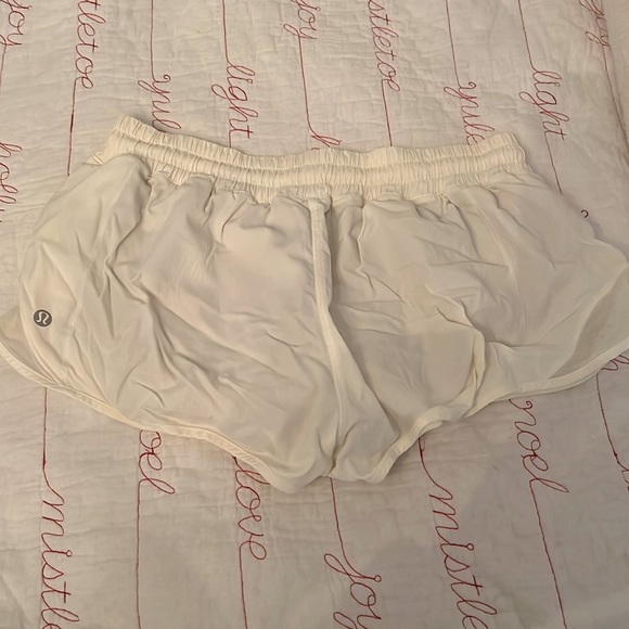 Lululemon hotty hot short - Picture 3 of 4